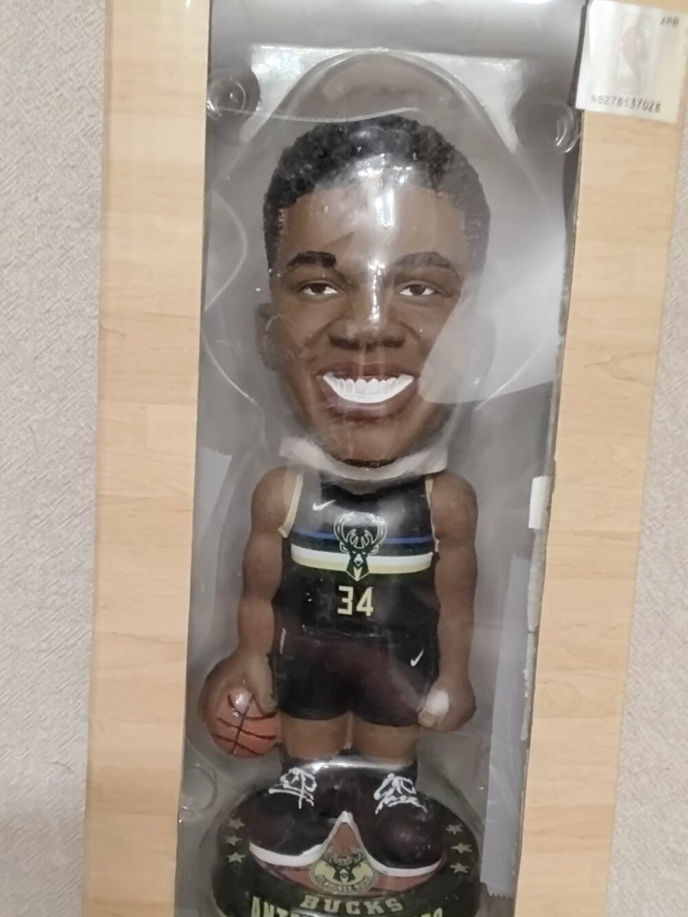 NBA Giannis Antetokounmpo Milwaukee Bucks "Knucklehead" Special Edition Bobbleh